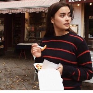 Knit long sleeved top